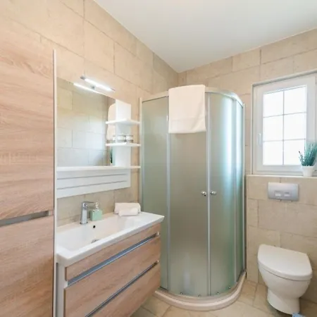 Wunderschones Ferienhaus In Privlaka Mit Grosser Terrasse * Privlaka (Zadar)