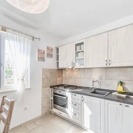 Wunderschones Ferienhaus In Privlaka Mit Grosser Terrasse Hébergement de vacances Privlaka (Zadar)