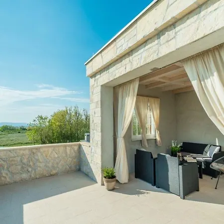 Wunderschones Ferienhaus In Privlaka Mit Grosser Terrasse * Privlaka (Zadar)