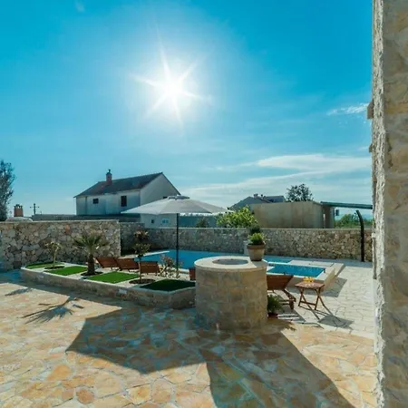 Wunderschones Ferienhaus In Privlaka Mit Grosser Terrasse * Privlaka (Zadar)