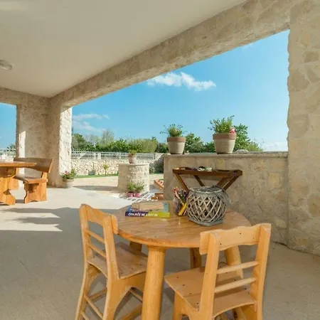 Wunderschones Ferienhaus In Privlaka Mit Grosser Terrasse Hébergement de vacances Privlaka (Zadar)